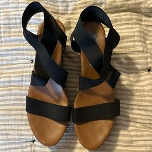 Amazing Steve Madden platform strappy sandals